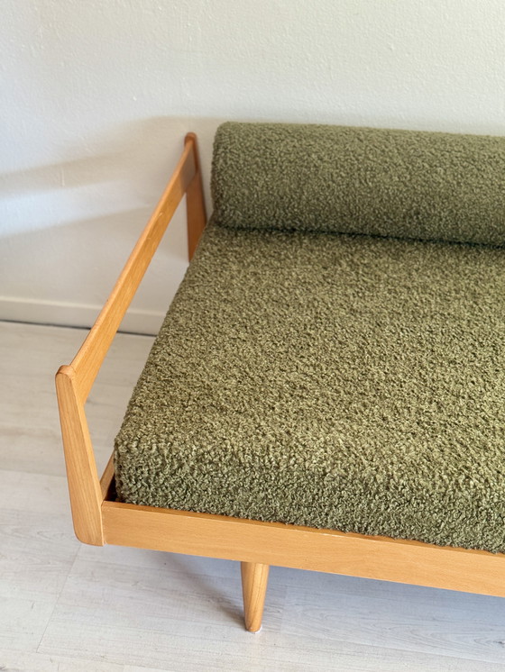 Image 1 of Divano letto vintage anni '50/'60 in peluche bouclé verde