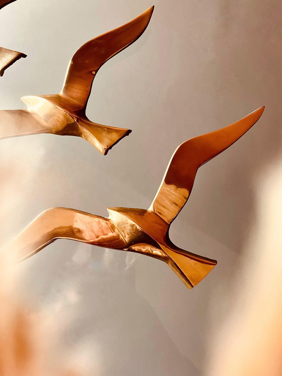 Image 1 of 3 pájaros de pared de latón en vuelo