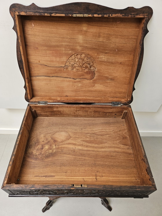 Image 1 of Antike handgeschnitzte indonesische