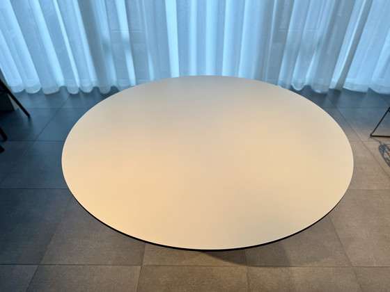 Image 1 of Mesa contenedor Moooi de 140 cm
