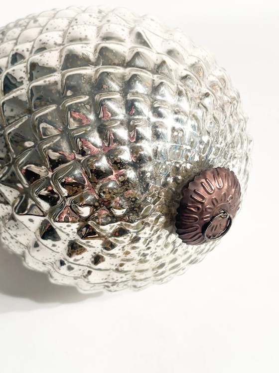 Grosse pomme de pin en métal argenté avec finition en verre, années 1960 – Objets déco, Metal, Glass (photo 4 of 7)