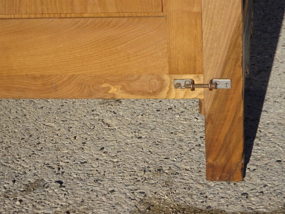 Image 1 of Armadio in noce massello in stile Luigi XV