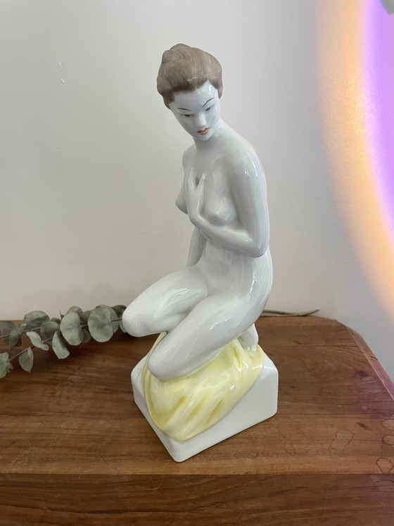 Hollohaza Hungarian Porcelain Nude Lady Statue – Sculpture (photo 4 of 6)
