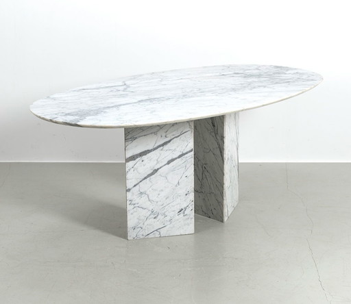 Marmeren eettafel