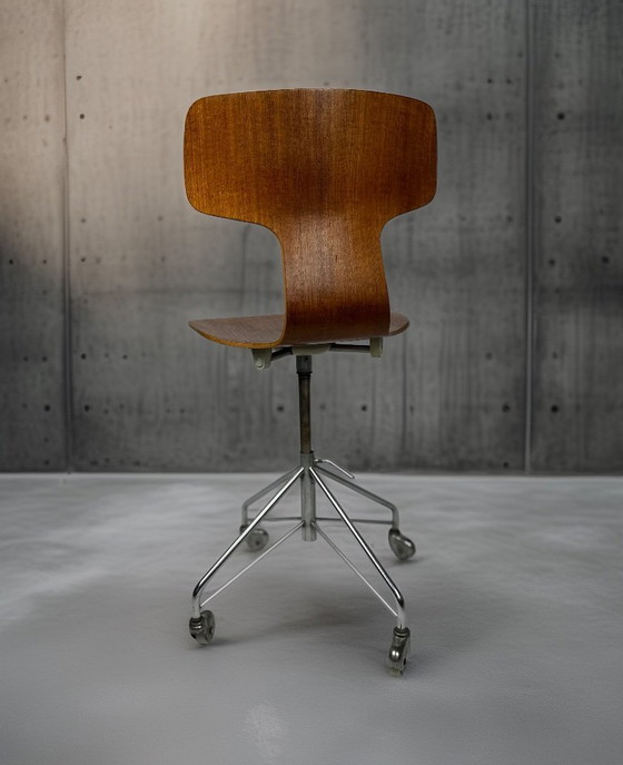 Image 1 of 3113 swivel chair by Arne Jacobsen for Fritz Hansen (1971)