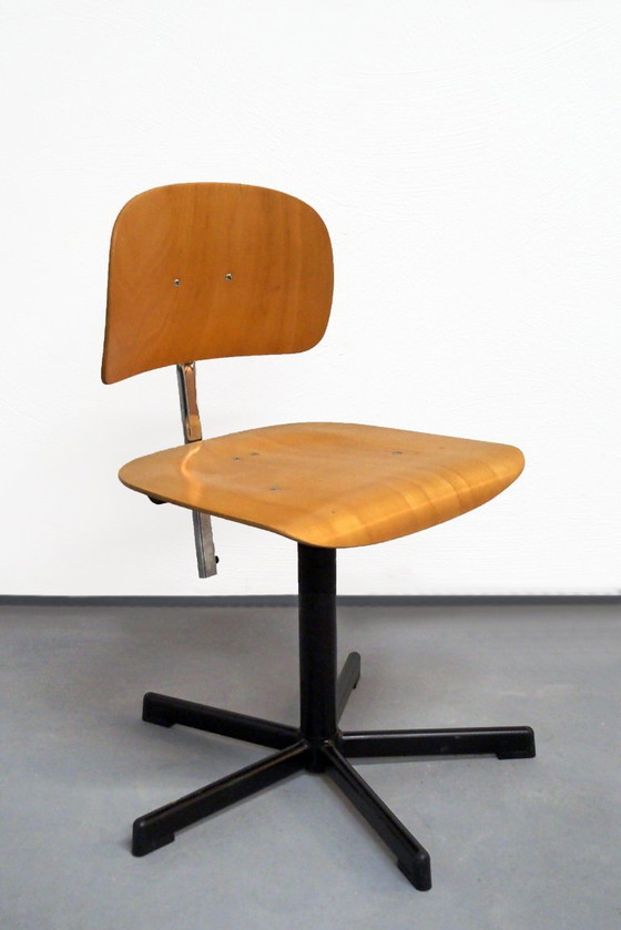 Silla de trabajo SCORE – Sillas giratorias, Wood (photo 5 of 10)