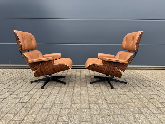 Image 1 of 2 poltrone lounge Vitra Eames XL originali con poggiapiedi, in pregiata pelle color cognac e palissandro Santos, NUOVE!!