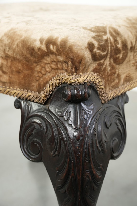 Image 1 of Antiek Hollands zitje/ hocker uit de 18e eeuw met velours stof, mooi houtsnijwerk en klauwpoten