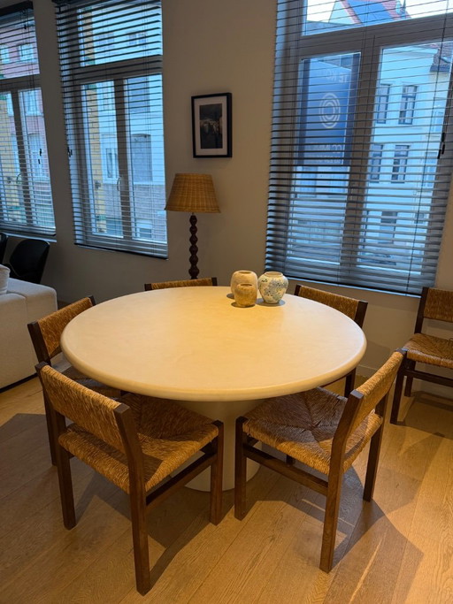 Runder Esstisch, beige