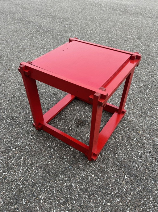 Niedriger Tisch