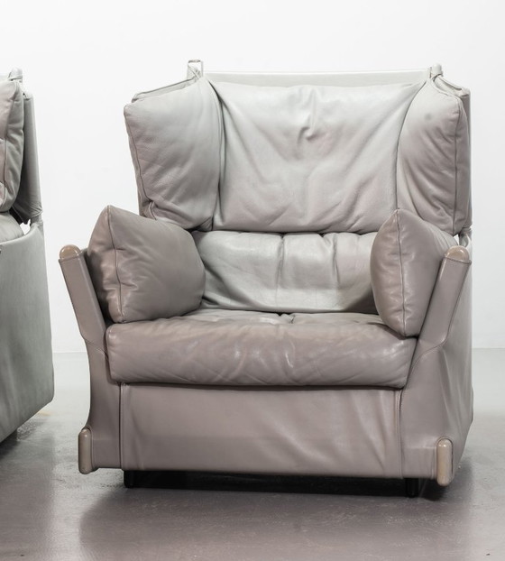Image 1 of Fauteuil lounge luxueux « Viola d’Amore » de Piero de Martini, design italien du milieu du XXe siècle, en cuir gris dauphin. Ann