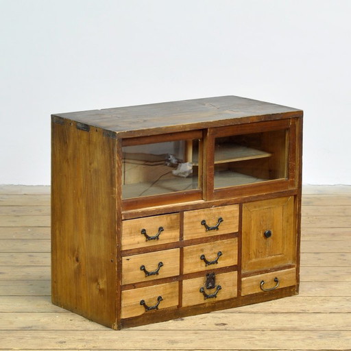 Pequeño mueble japonés, circa 1930 – kasten, Glass, Metal (photo 2 of 10)