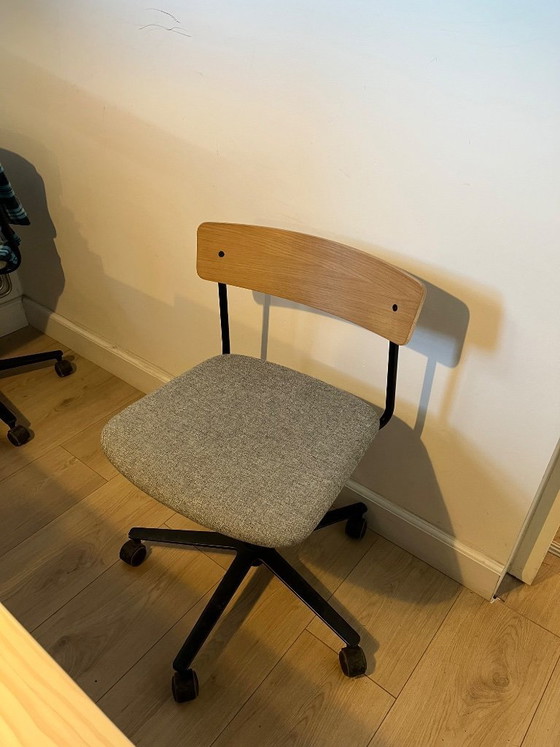 Image 1 of Sedia da ufficio multifunzione TAKT in rovere/grigio | Design scandinavo