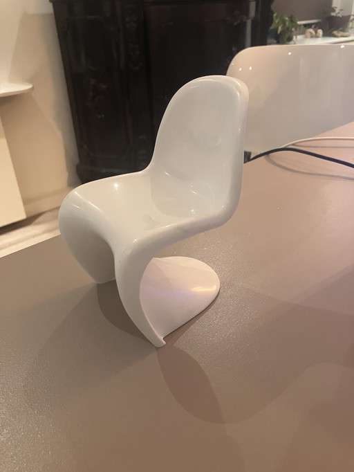 Miniatuurversie designklassieker Vitra Ponton Chair