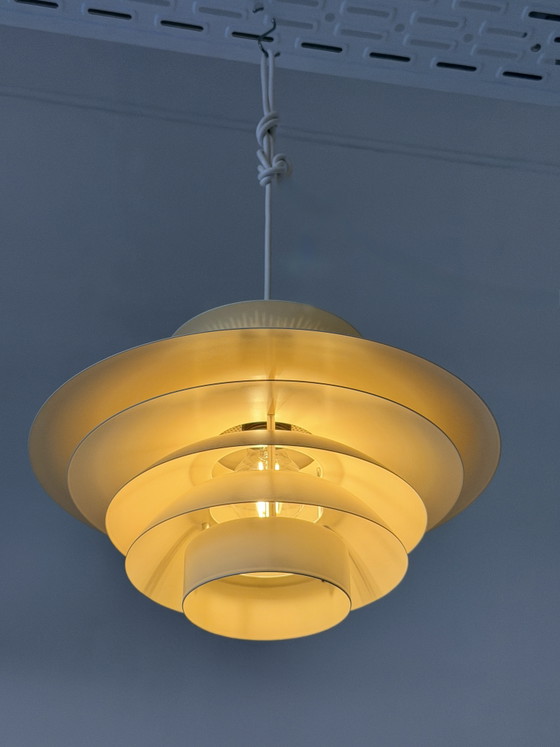 Lampada a sospensione vintage scandinava a 7 strati – Crema/Avorio – Di JEKA, Denmark, anni '60 (photo 5 of 15)