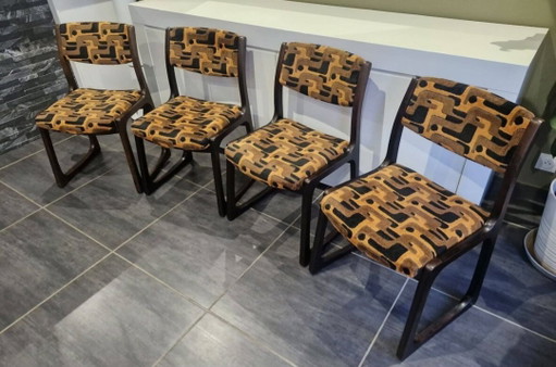 Juego de 4 sillas trineo Baumann, década de 1970

