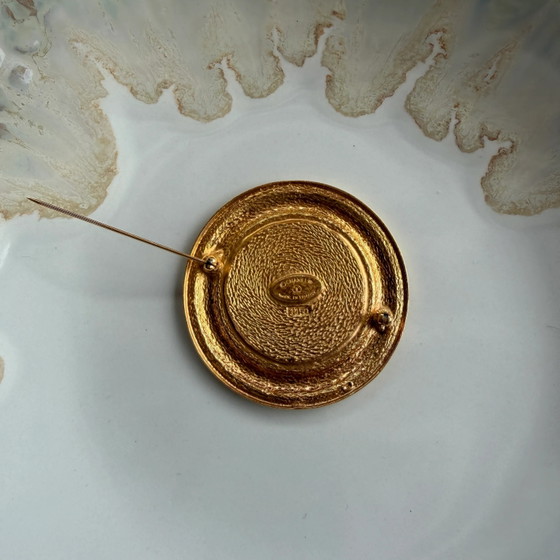 Spilla Chanel vintage Rue Cambon placcata oro – Oggetti decorativi (photo 6 of 7)