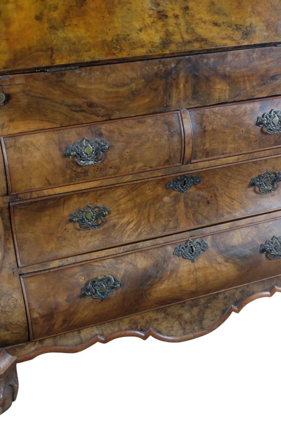 Image 1 of elegant 18th century desk with curb in burr walnut.