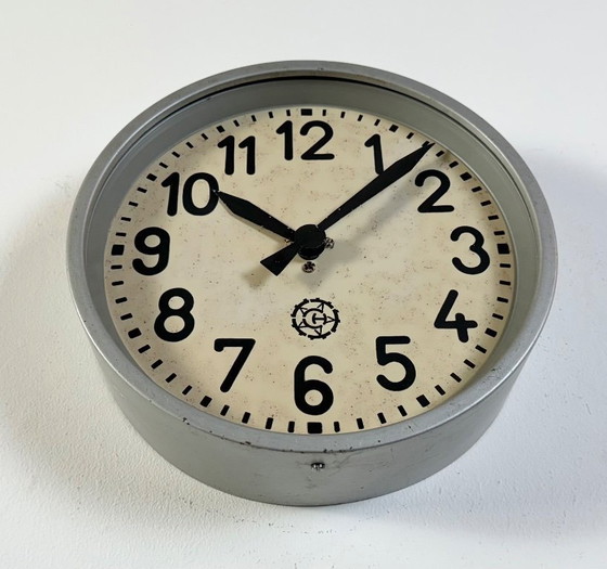 Image 1 of Grijze industriële fabriekswandklok van Chronotechna, jaren 50