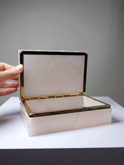 Vintage jewelry box in pink marble/alabaster with gold metal trim