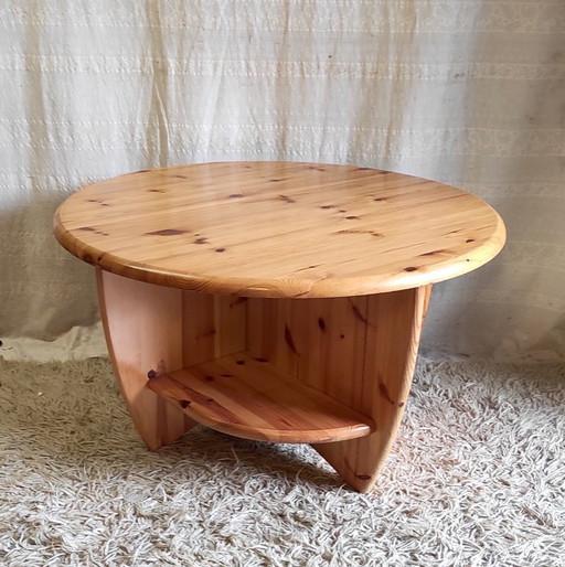 Round coffee table in solid pine - manufacturer BBN (Germany) - 1970s/80s