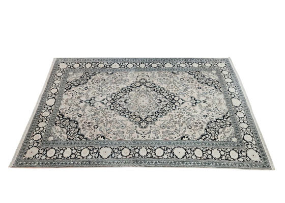Image 1 of Handgeknüpfter orientalischer Seidenteppich aus Kaschmir, rosa Medaillonmuster, 177 x 280 cm