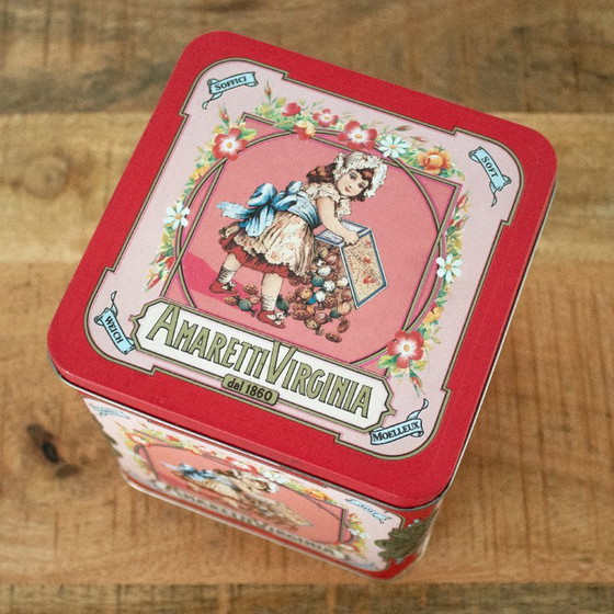 Vintage 90s Amaretti Virginia Italian cookie tins in red and aqua blue – Decorative Objects, Metal (photo 4 of 10)