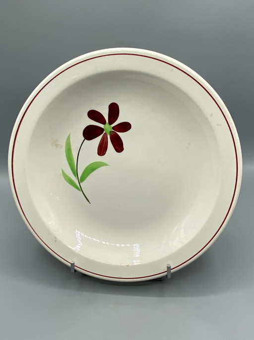 Deep Dish French Faience – Burgundy Flower on Green Stem Decor – decoratieve objecten