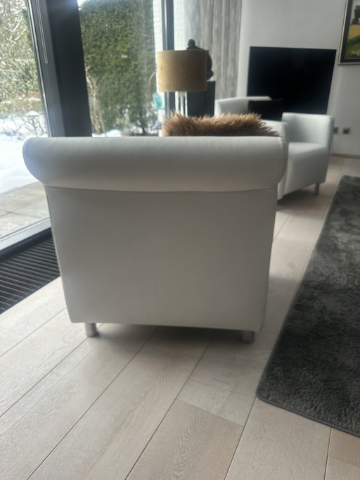 2 poltrone bianche di Henzel e Hazis