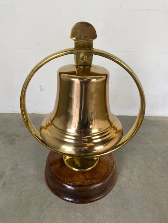 Image 1 of Campana della nave cisterna Amastra 1958