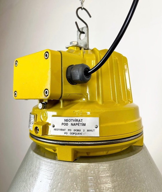 Image 1 of Gele industriële explosieveilige lamp met aluminium kap, jaren 90
