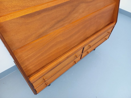 Image 1 of Vintage houten vitrinekast/boekenkast met lades uit de jaren 60.