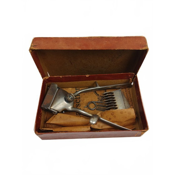Image 1 of Antique Hand Hair Clipper "FUROR"