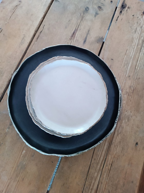 Image 1 of 7 handgefertigte Keramikteller von Kari Ceramics