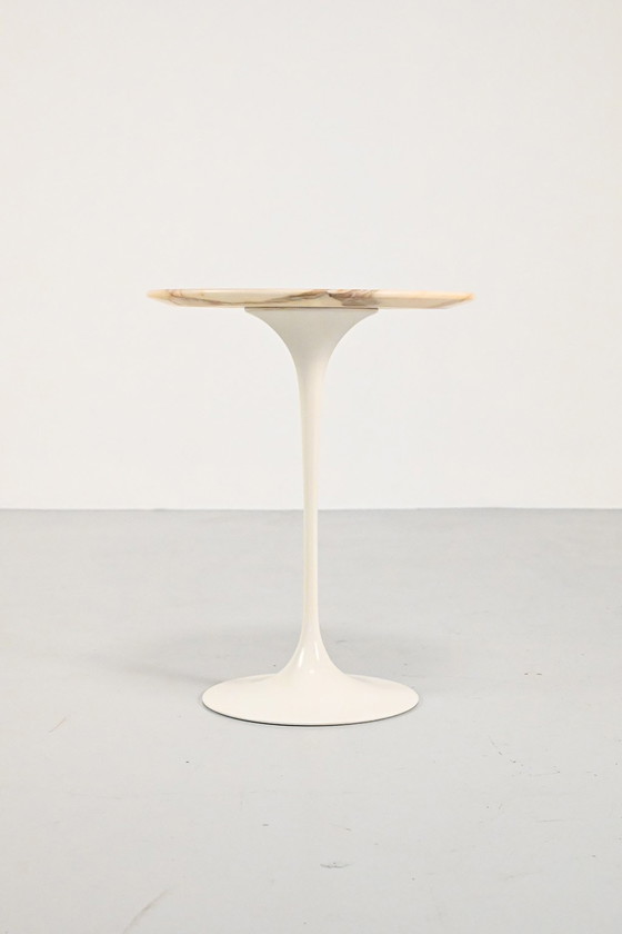 Image 1 of Eero Saarinen bijzettafel voor Knoll