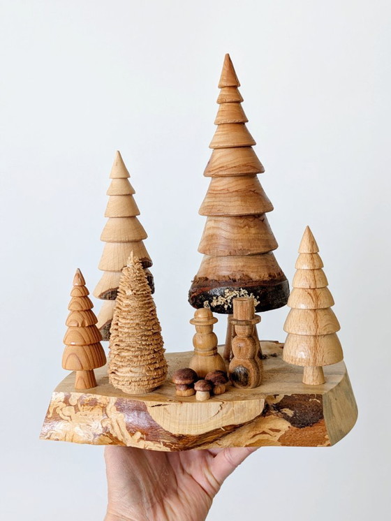 Image 1 of Vintage handgemaakte houten winterscène | Duitse Erzgebirge volkskunst