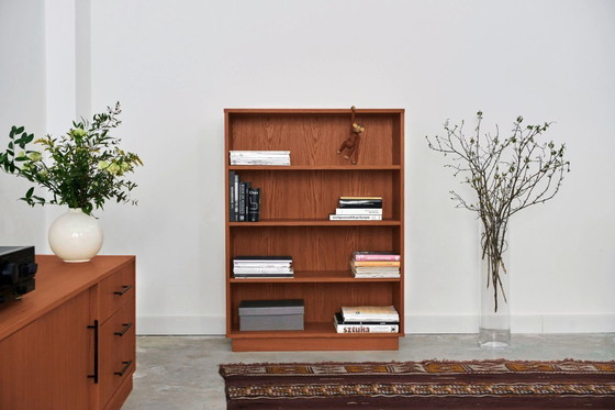 Image 1 of Oak bookcase stained in teak - R03