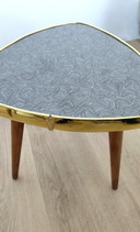 Vijftiger jaren bijzettafel met boemerang motief 