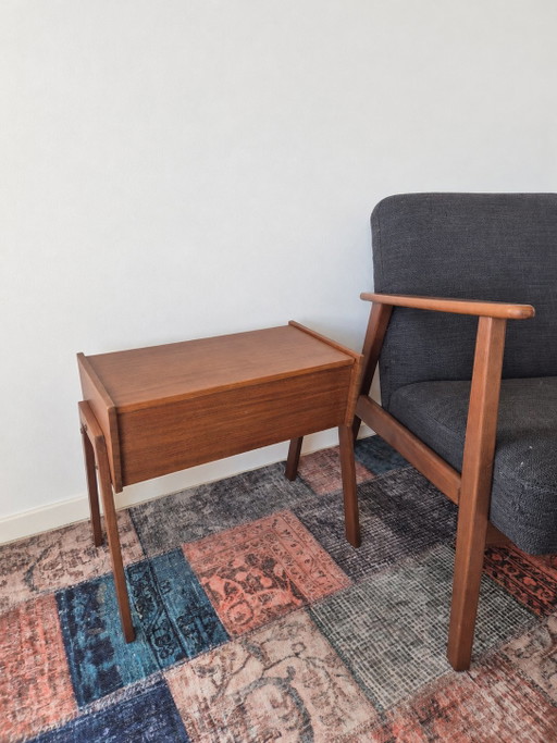  Vintage houten bijzettafeltje / opbergkastje – jaren 60/70