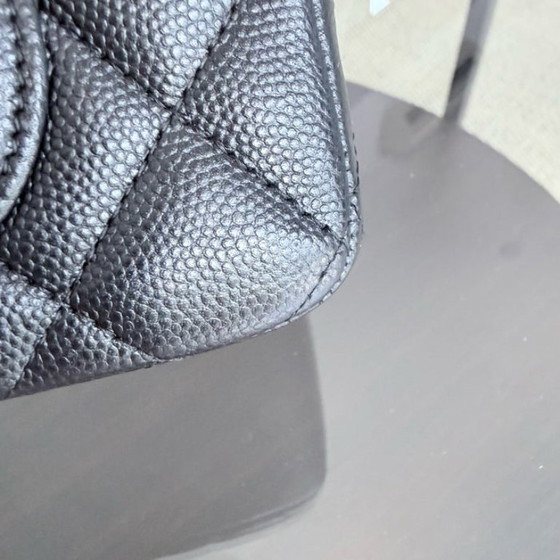 Image 1 of Borsa Chanel Classic Flap Mini - Caviar 20 cm trapuntata nera con finiture dorate Serie 23