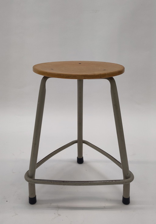 Stool Ahrend de Cirkel Friso Kramer