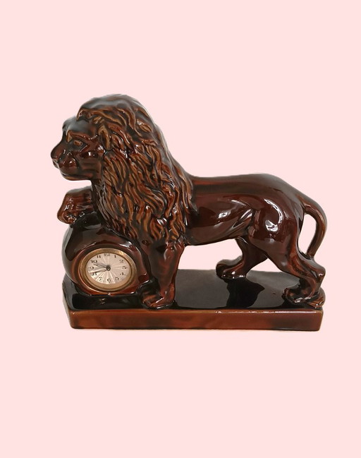 Scheurich mantel clock in the shape of a lion