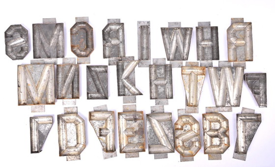 Moldes de chocolate con 24 letras – Objetos decorativos, Metal (photo 4 of 5)