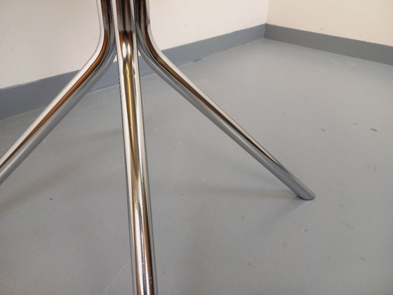Image 1 of Vintage ronde eettafel van plexiglas, rookglasachtig materiaal en verchroomd metaal, in Space Age-stijl uit de jaren 70.