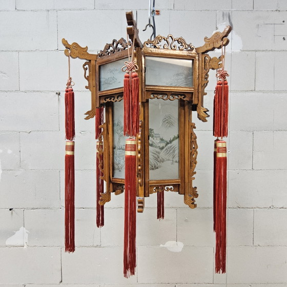 Image 1 of Lanterne/suspension chinoise vintage en bois avec panneaux de verre et scènes traditionnelles