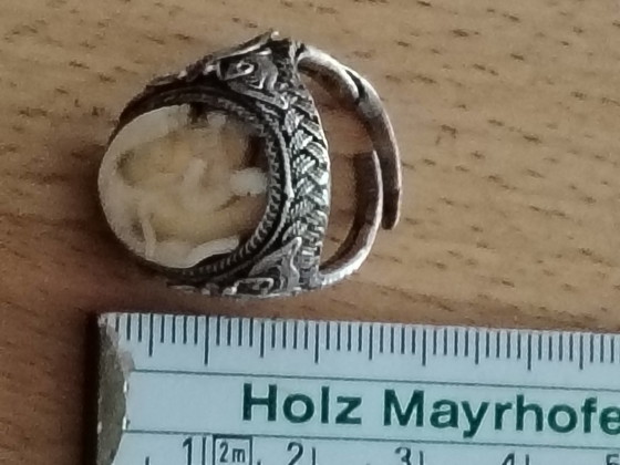 Image 1 of Antiker Ring aus Nachlass, Silber und Bein. Unikat. Handarbeit. Größe verstellbar. Sammlerobjekt 