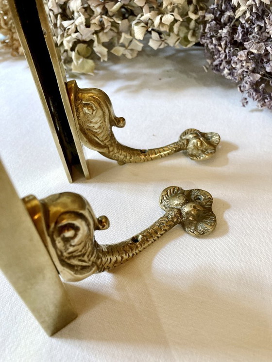 Image 1 of Messing muurbeugels voor een badkamerplank, circa 1950.