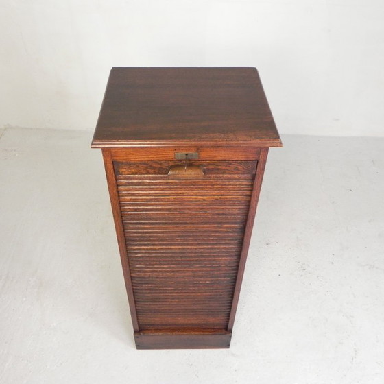 Image 1 of Armadio in rovere con serranda avvolgibile, 1 anta, altezza 123 cm, anni '30