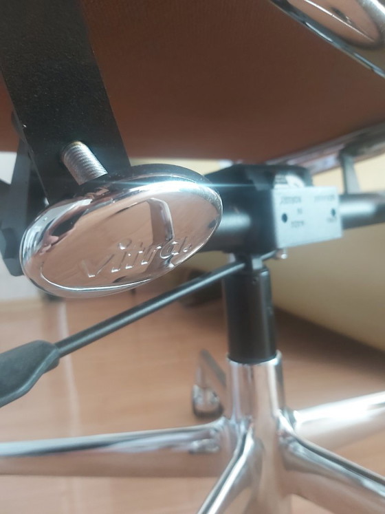 Image 1 of Vitra Eames EA217 cognackleurig leer