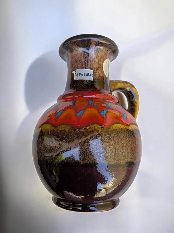Image 1 of Brocca vintage di metà secolo, dipinta a mano, in ceramica marrone con smalto rosso e blu, stile tedesco occidentale, modello an